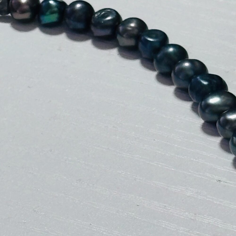 Black Peacock Pearl Beaded Necklace 18” Iridescent Classic - Picture 6 of 14